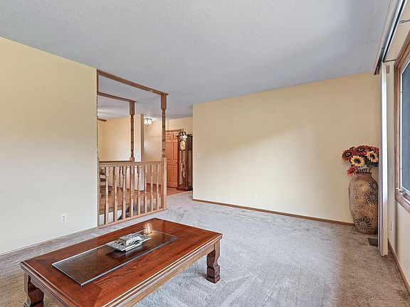 4th image of 4 Arbor Ln