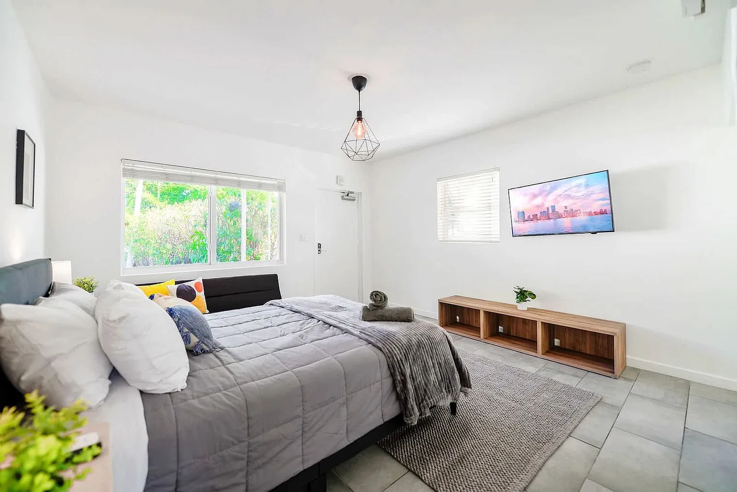 Studio, 1.0 bath, 398 sqft, $1,932 — Photo 3