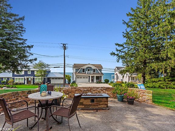 3rd image of 2117 Lake Shore Dr
