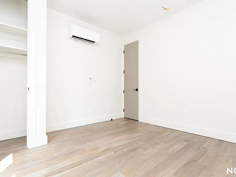 483 Driggs Ave #4B — Photo 8