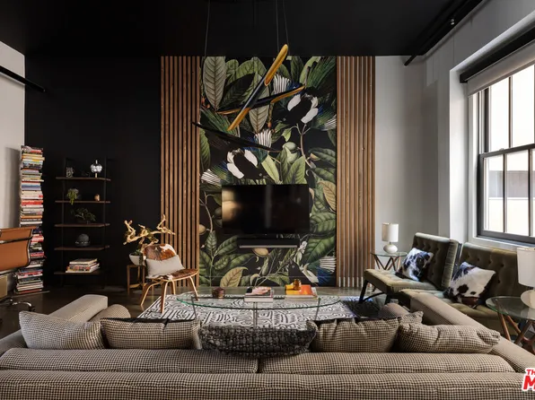 253 S Broadway St #208, Los Angeles, CA 90012
