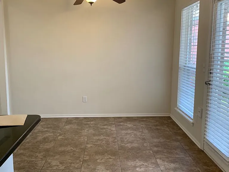 2514 Lakecrest Dr — Photo 9