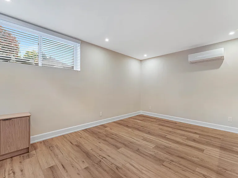 292 B Duncairn Ave #B — Photo 3