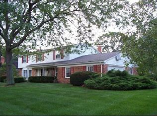 30011 Fox Grove Rd, Farmington Hills, MI 48334