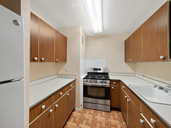 90 Gold Street 3E image 10 of 11