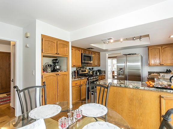 3rd image of 6107 Laport St