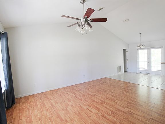 4th image of 33 Paulette Dr
