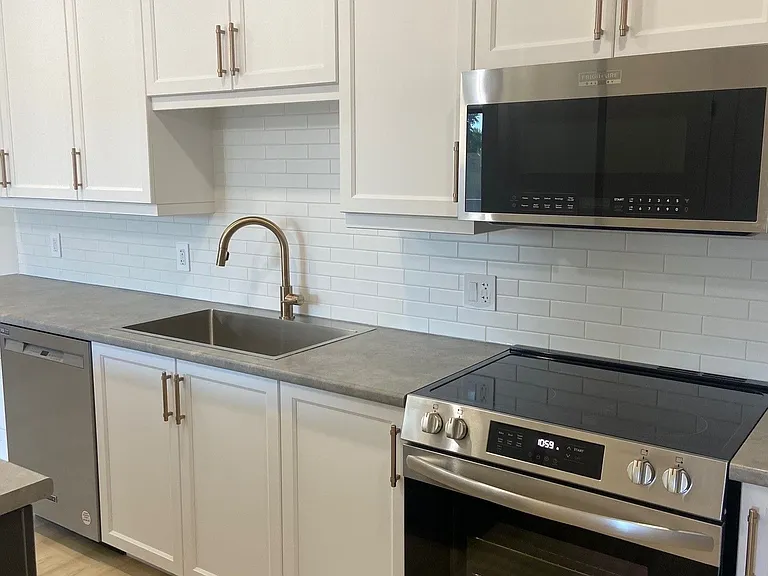 225 Campus Pkwy #302 — Photo 3