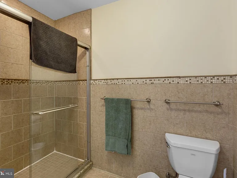 1933 Parrish St — Photo 32