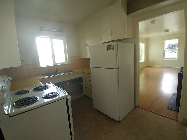 303 Crater Lake Pkwy — Photo 3