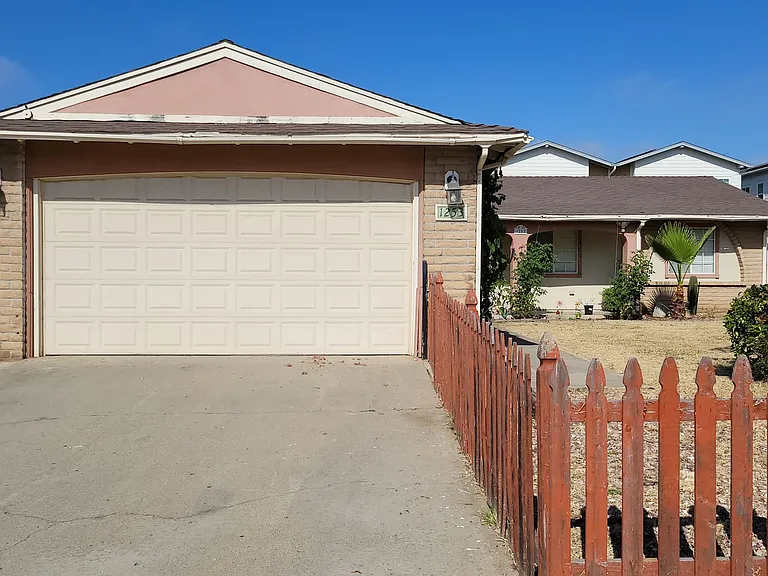1253 Joshua St — Photo 1