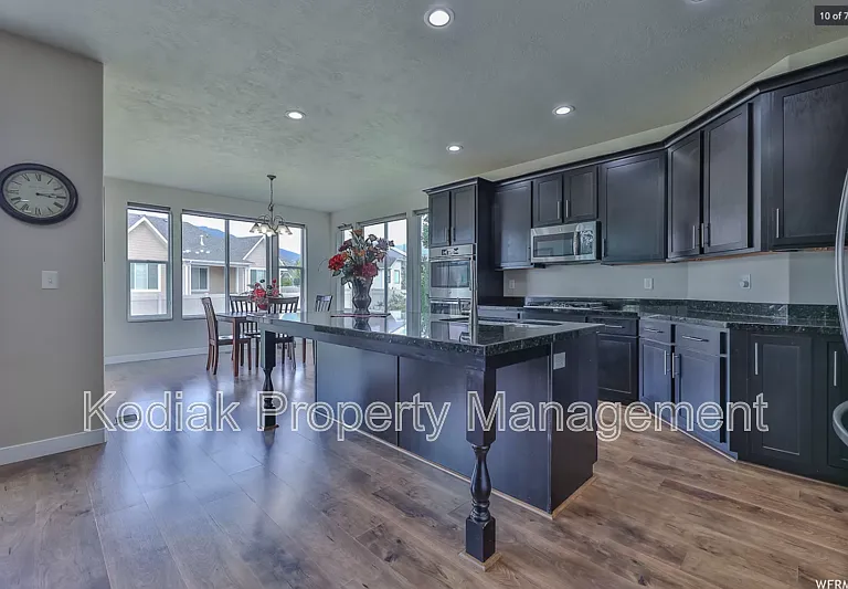 1463 S Kentucky Derby Way — Photo 4