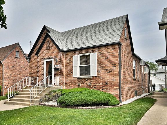 3rd image of 7238 W Clarence Ave