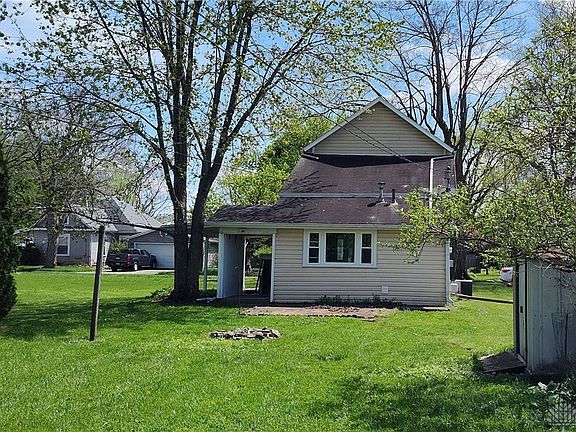 4th image of 588 Glady Ave