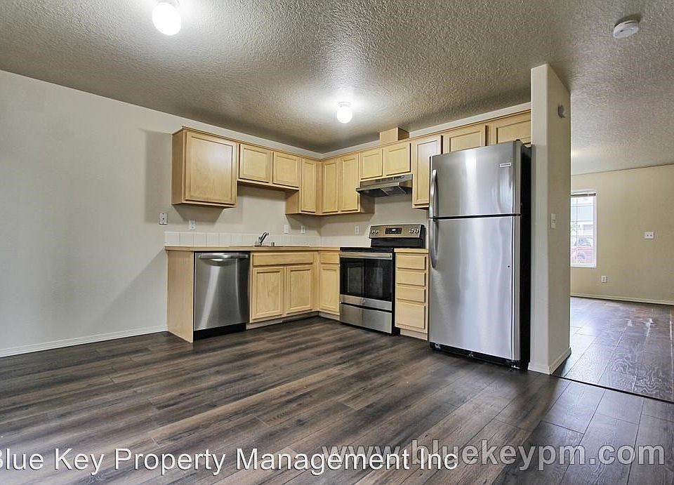 1st image of 8601 NE 25th Cir