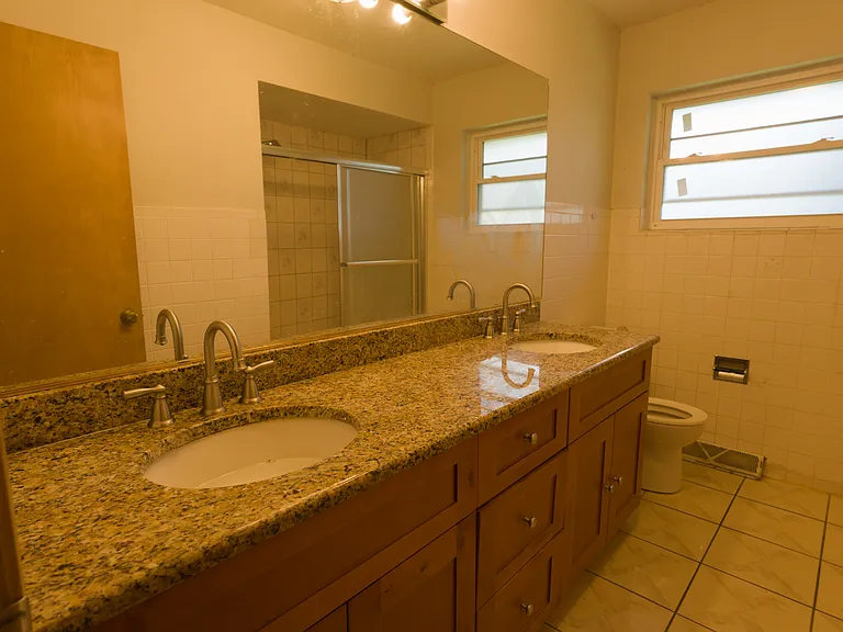 414 Brook Ln — Photo 7