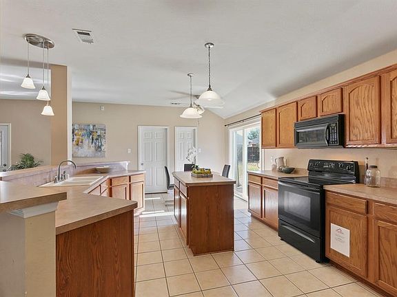 3rd image of 2311 Fieldcrest Dr