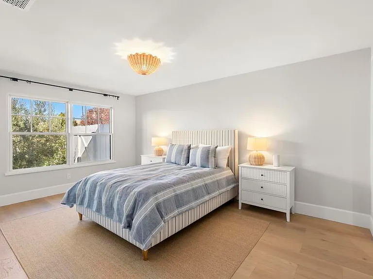 210 Estrella St — Photo 11