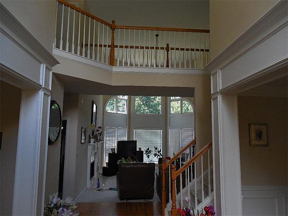 5th image of 942 Kalmia Dr