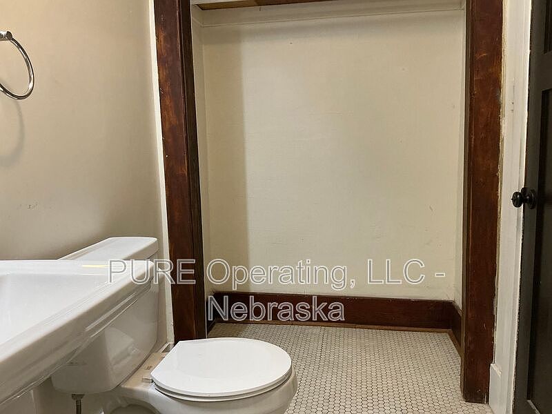 1st image of 120 N 6th St APT E