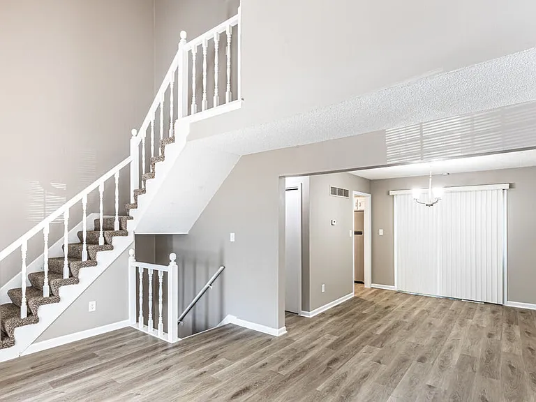 Holmesbrook Townhomes — Photo 2