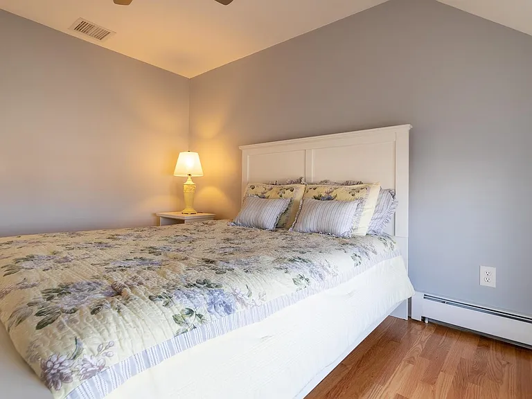 7 Lowell St — Photo 11