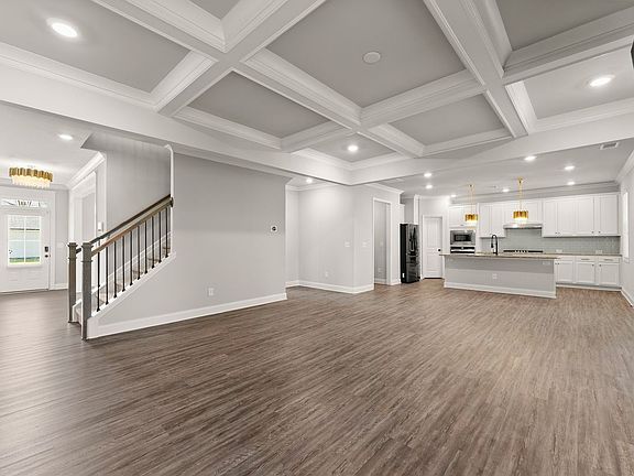 3rd image of 4656 Silver Oak Dr SW