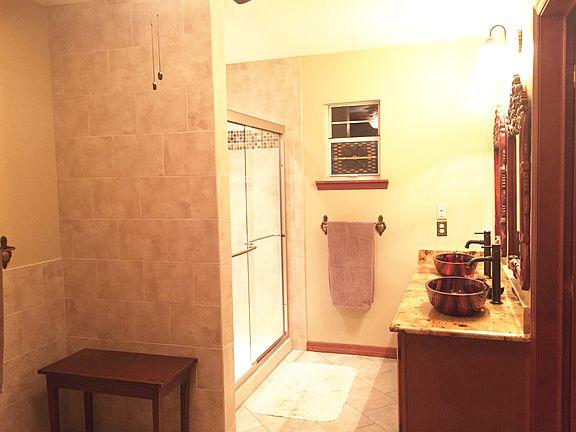 Master Bathroom Right Side