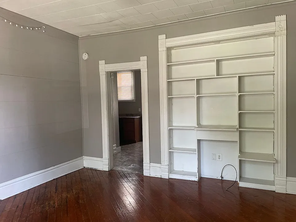 906 E Burlington Apartments!
