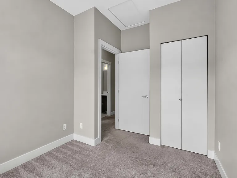 5048 Savile Row #D270 — Photo 20