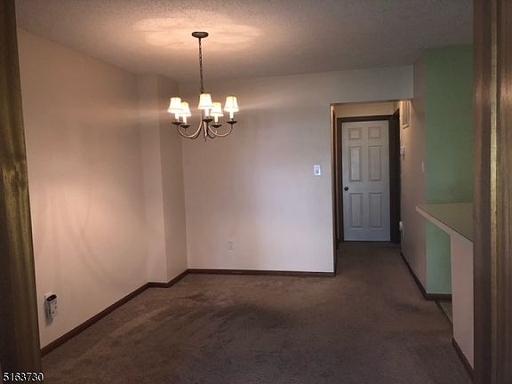 4th image of 3 Burlington Ct #1902