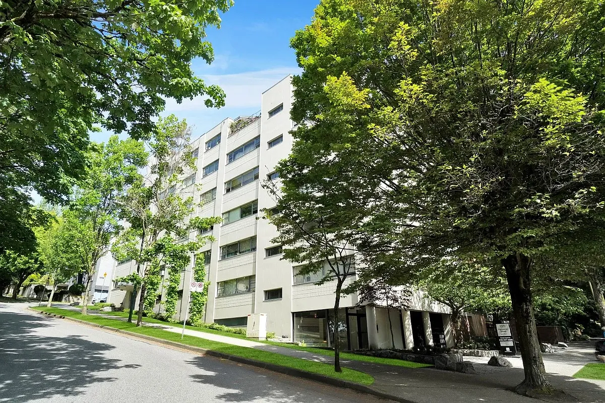 Building Photo - 1371 Harwood St #301