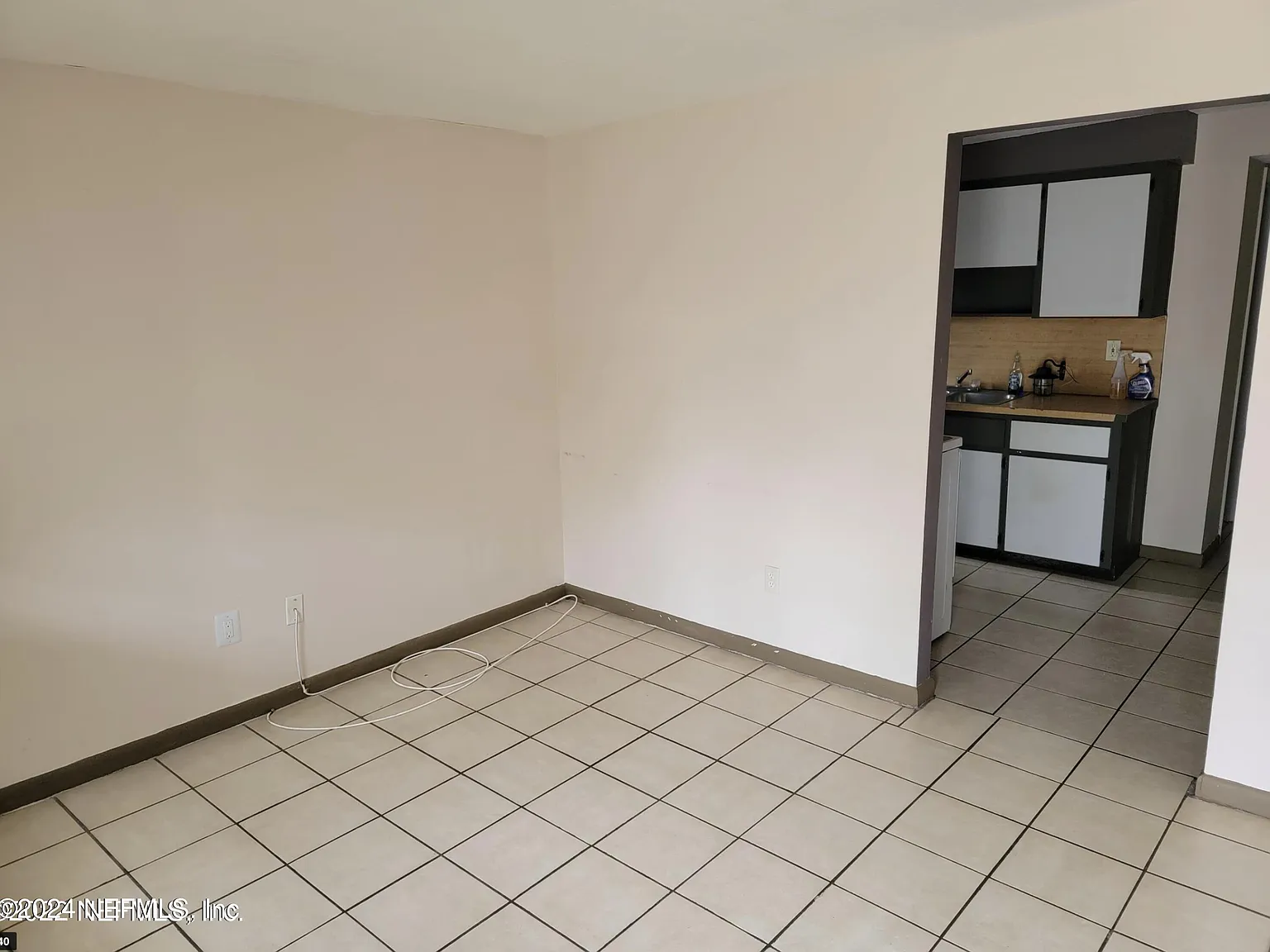 2 bed, 1.0 bath, 800 sqft, $1,025 — Photo 3