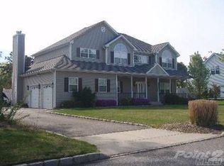 6 Jordan Dr, Medford, NY 11763