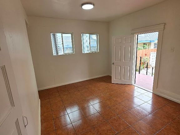 4th image of 1219-1223 N Olive Ave #1221