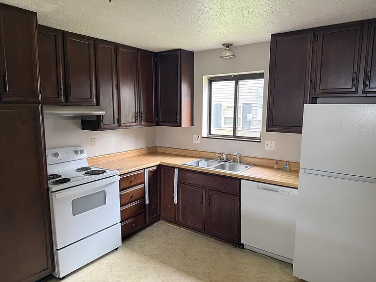 760 Ryan Ave #2 — Photo 3