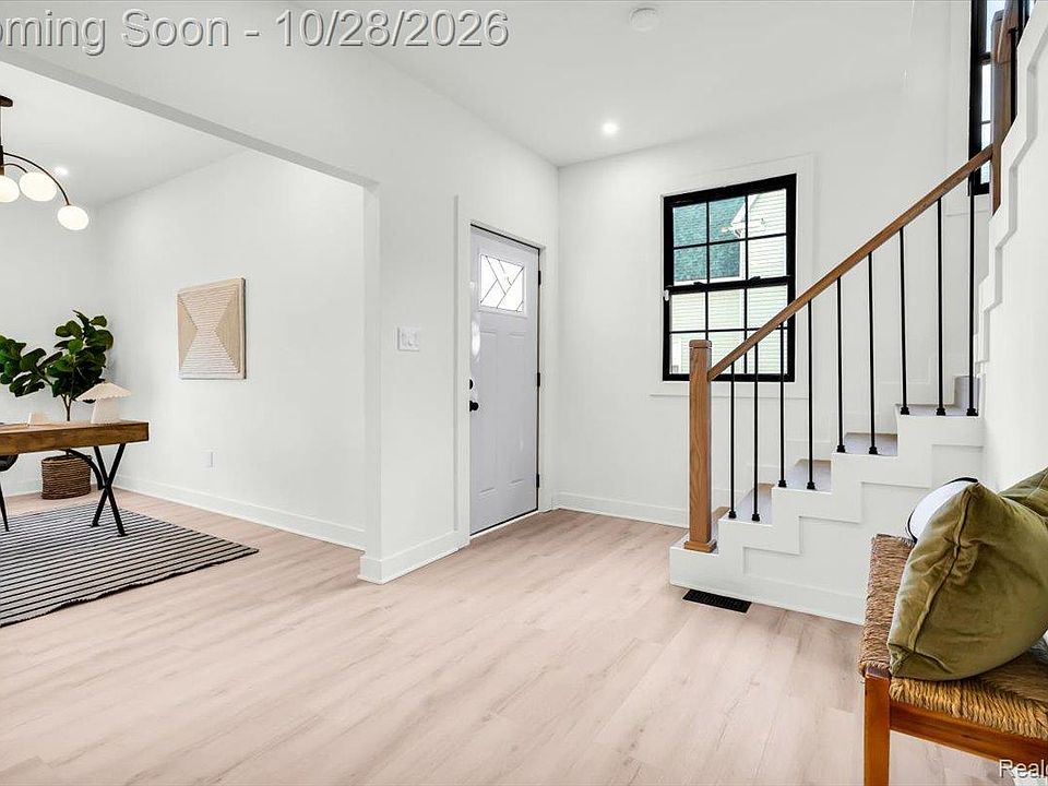 276 Marston St, photo 4