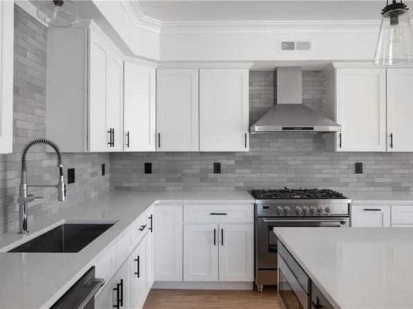 2 Eastnor Rd Unit D, Newport, RI 02840