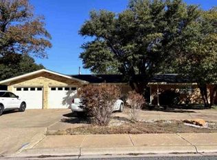 229 Cottonwood Ln, Levelland, TX 79336