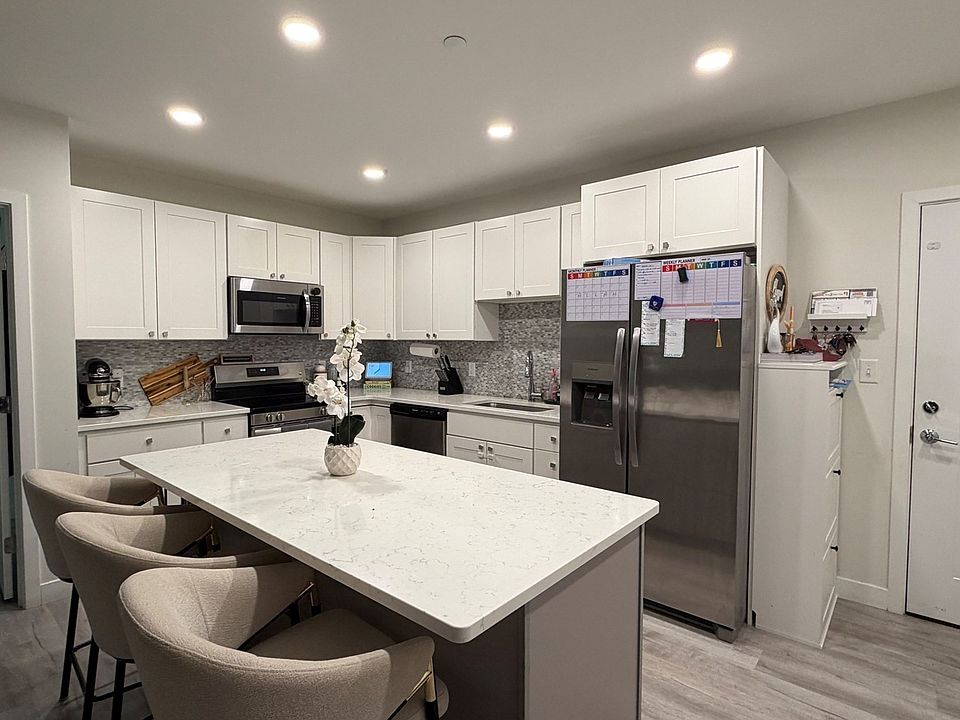 1st image of 652 Merrimack St #203