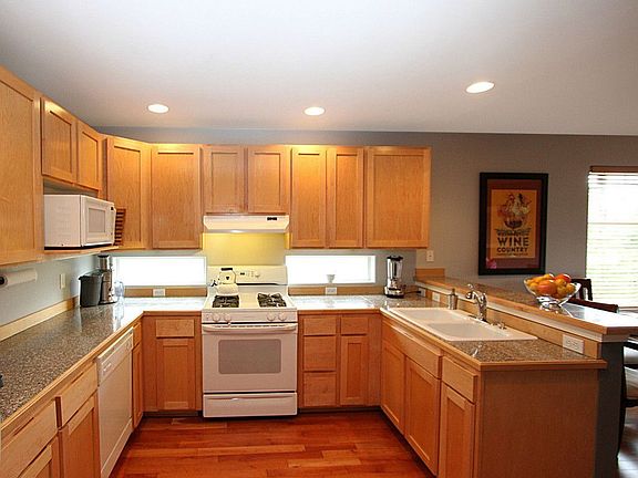 3rd image of 125 20th Ave E #A