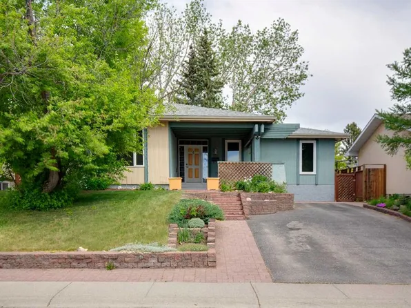 328 S Norseman Rd NW, Calgary, AB T2K 5M5