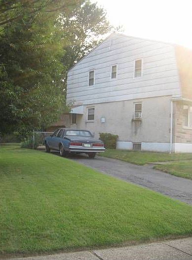 2nd image of 1214 Langley St