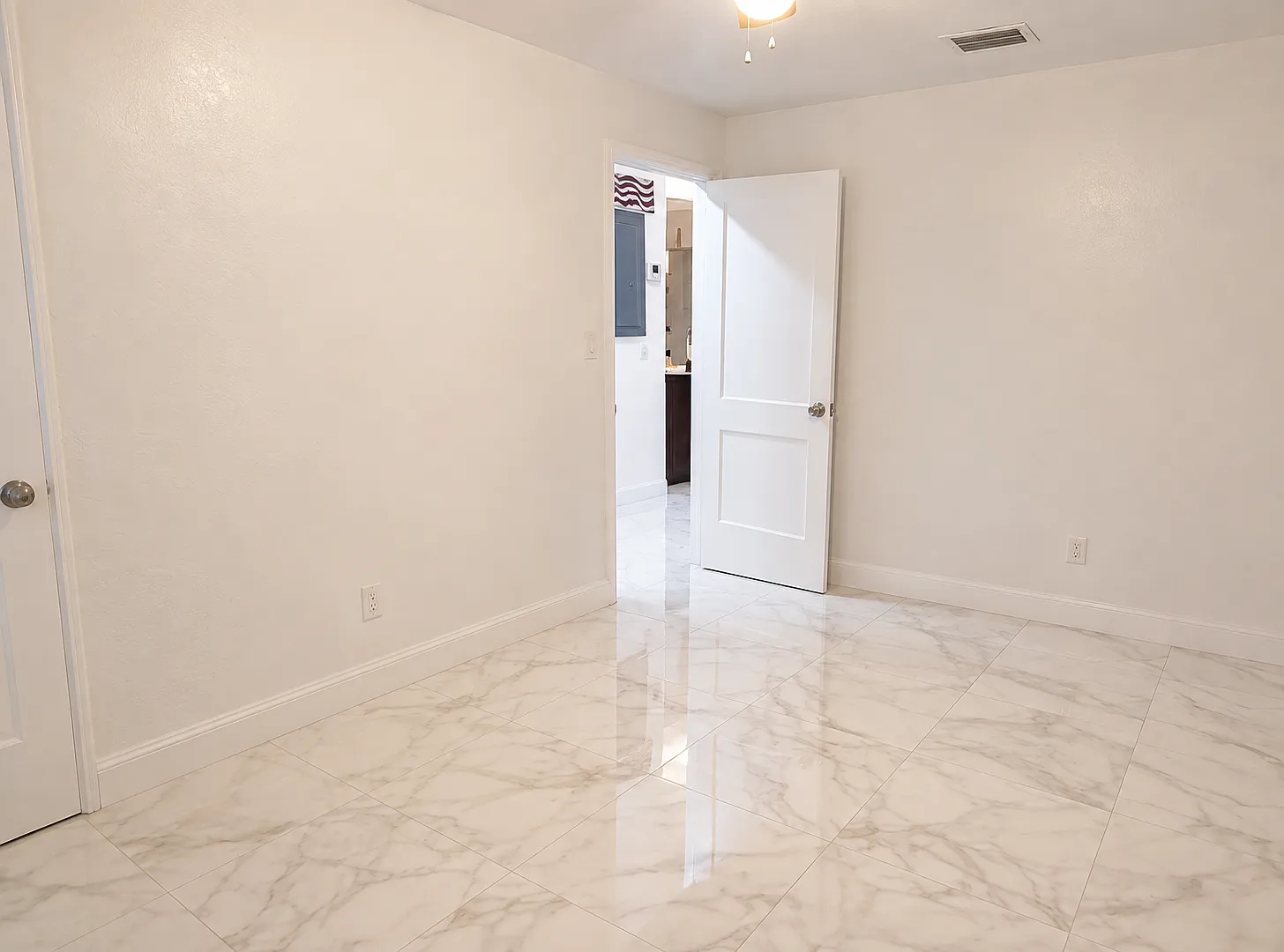 2 bed, 763 sqft, $3,000 — Photo 3
