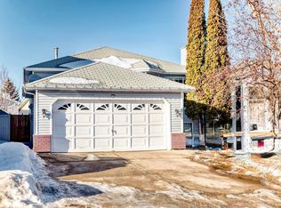 6 Jefferson Rd NW, Edmonton, AB T6L6M1