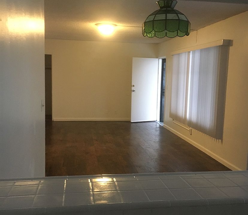 2nd image of 324 N Heliotrope Dr APT 7