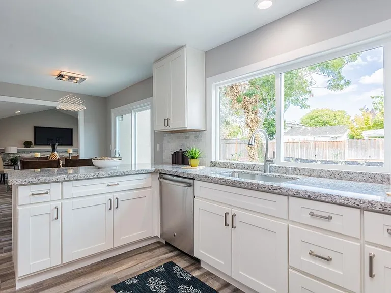 6780 Mount Pakron Dr — Photo 4