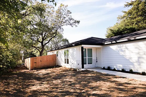 300 Carrie Mabrie St Photo 1