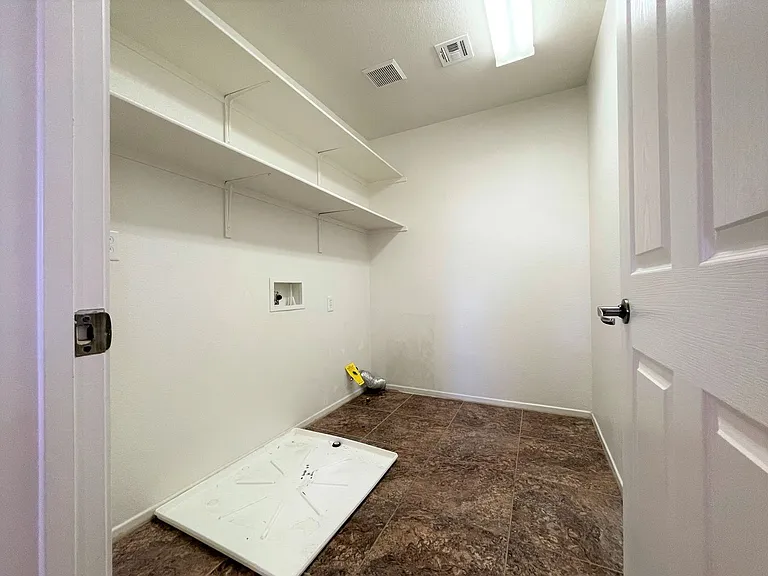 9222 Avon Park Ave — Photo 32