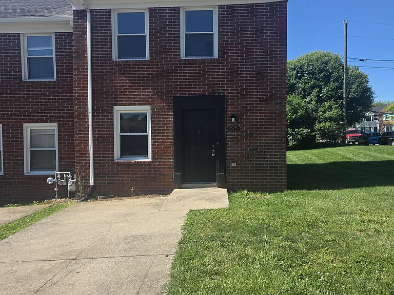 204 Strawberry Ln — Photo 2